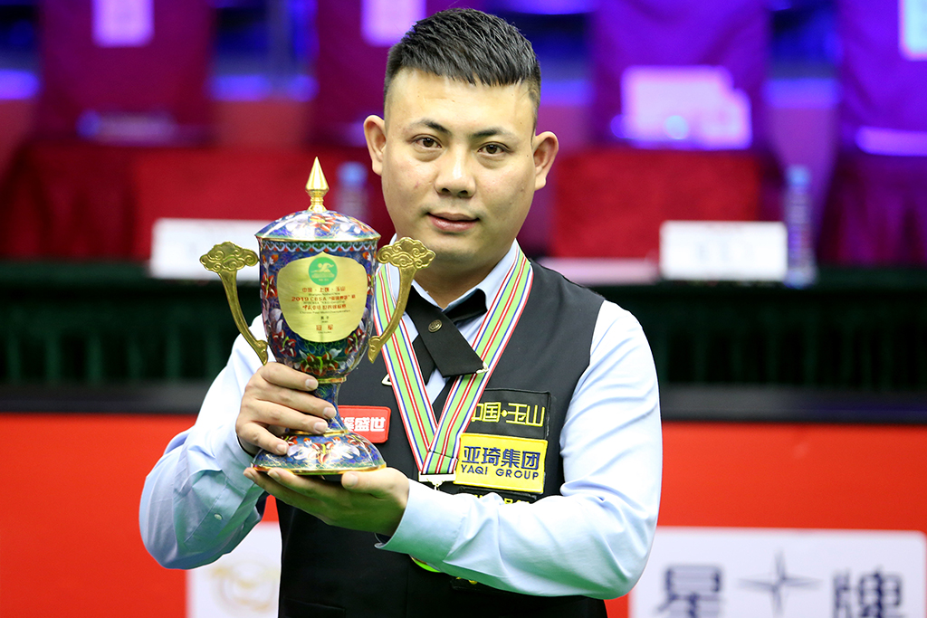 射着他的球 射着他的球