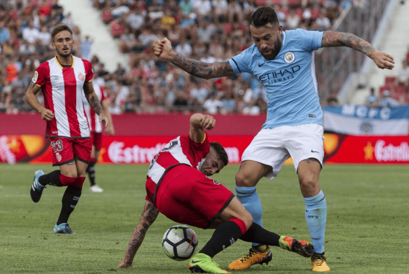 年轻球迷投 年轻球迷投