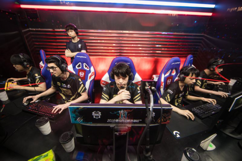 从舆论低谷 从舆论低谷